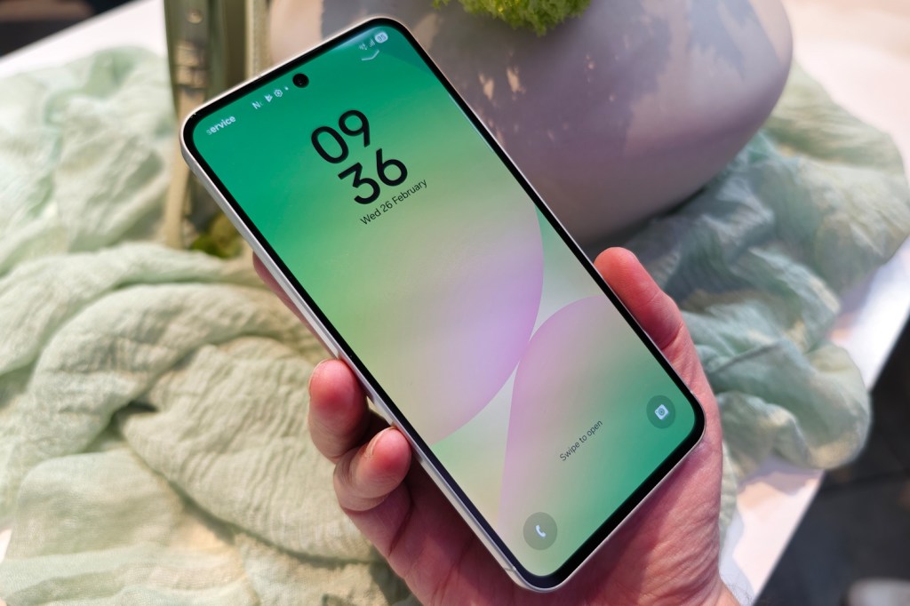 Samsung Galaxy A56 hands-on - in hand lock screen